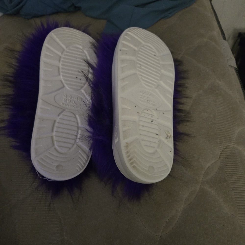 Multi Color Slippers Size Large - Picture 4 of 16